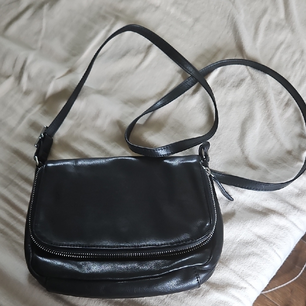 Margot Black Crossbody Bag Sleek Design Adjustable Strap